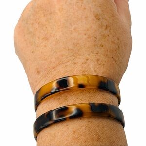 Elegant Faux Tortoise Shell Women's Bracelets Set Of Two Bangles
